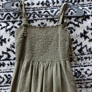 Old navy, army green, tie strap dress 🖤